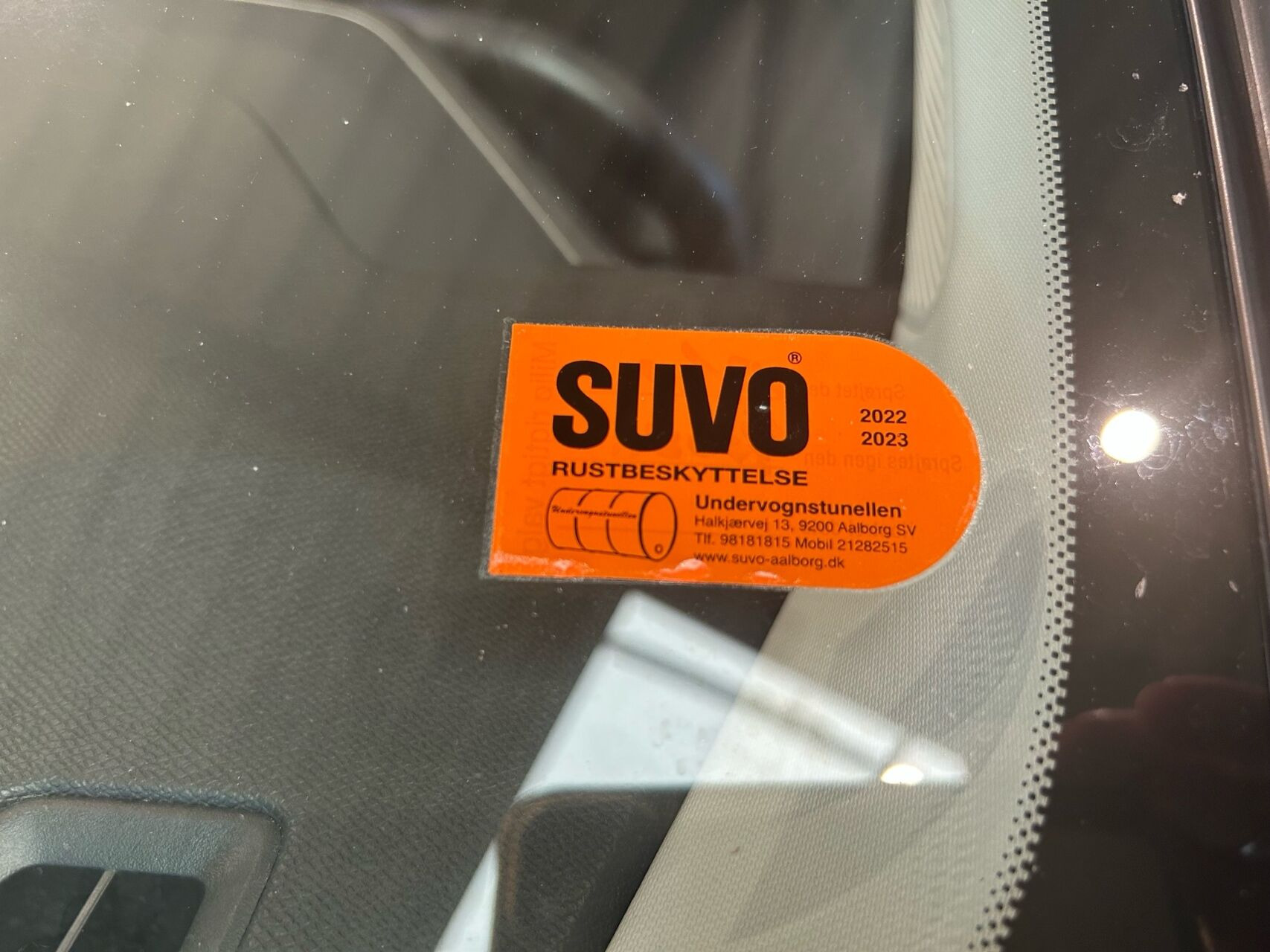 Grå Peugeot 408 fra 2023