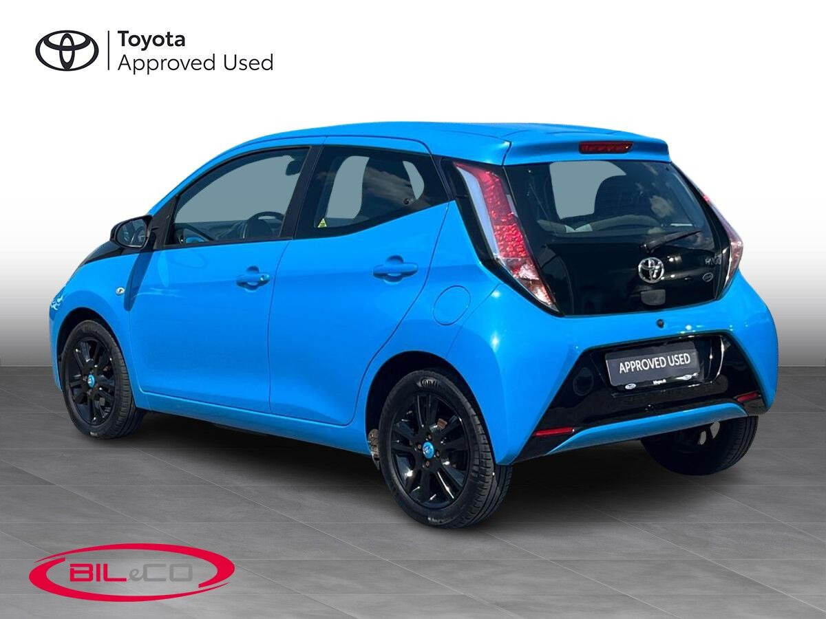 Blå Toyota Aygo fra 2015