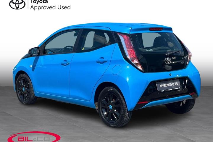 Blå Toyota Aygo fra 2015
