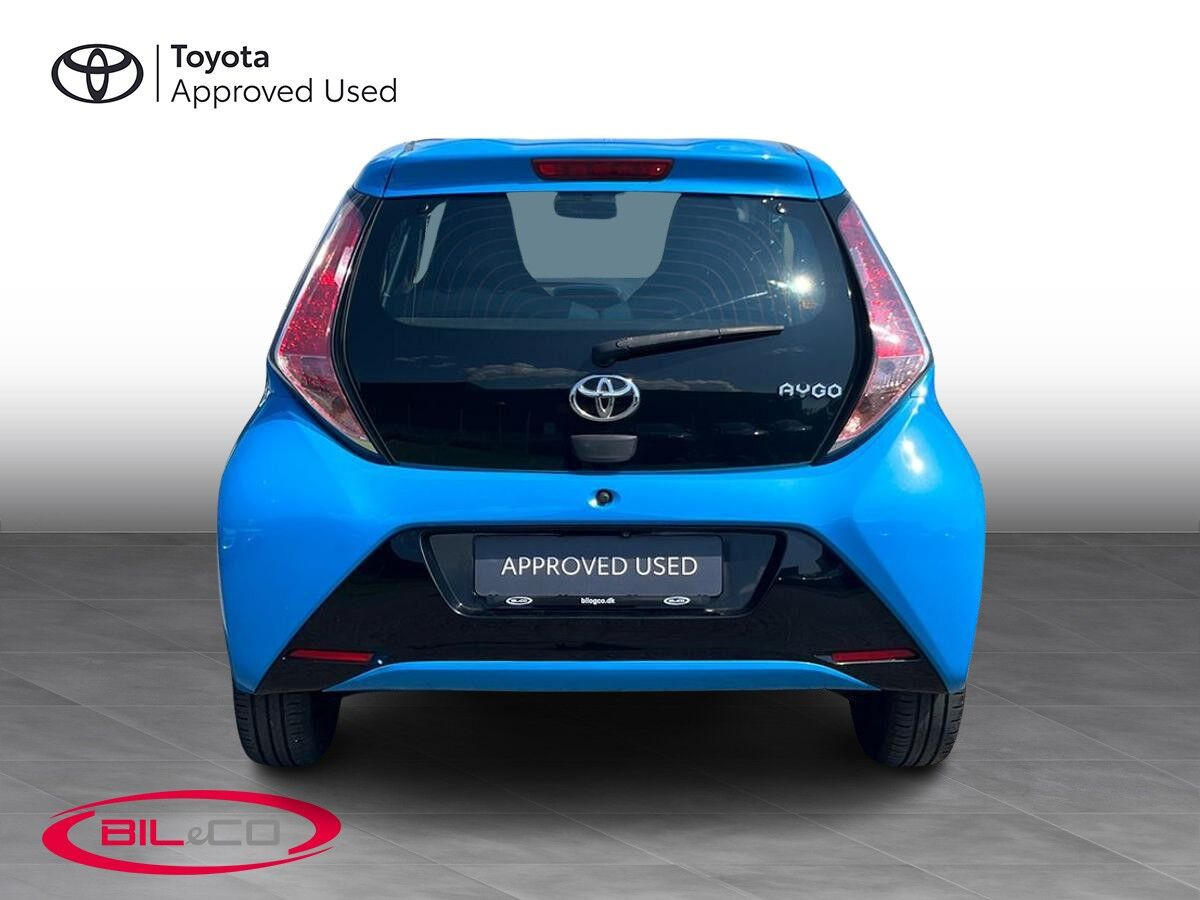 Blå Toyota Aygo fra 2015