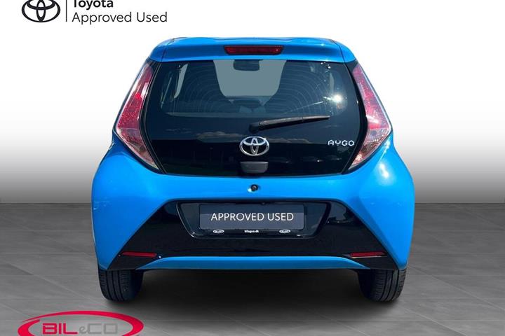 Blå Toyota Aygo fra 2015