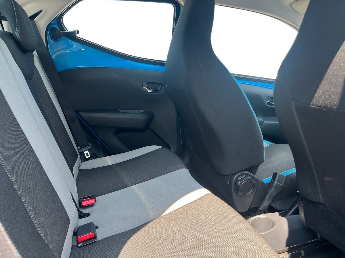 Blå Toyota Aygo fra 2015