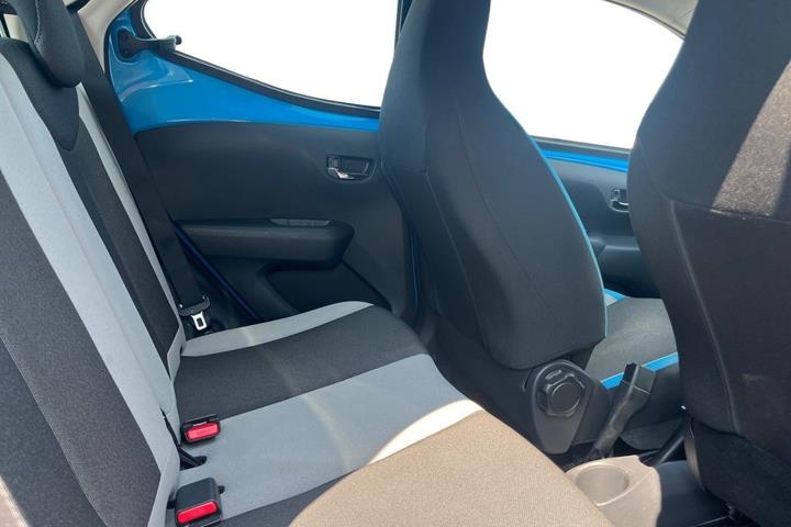 Blå Toyota Aygo fra 2015