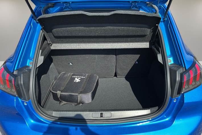 Blå Peugeot e-208 fra 2020