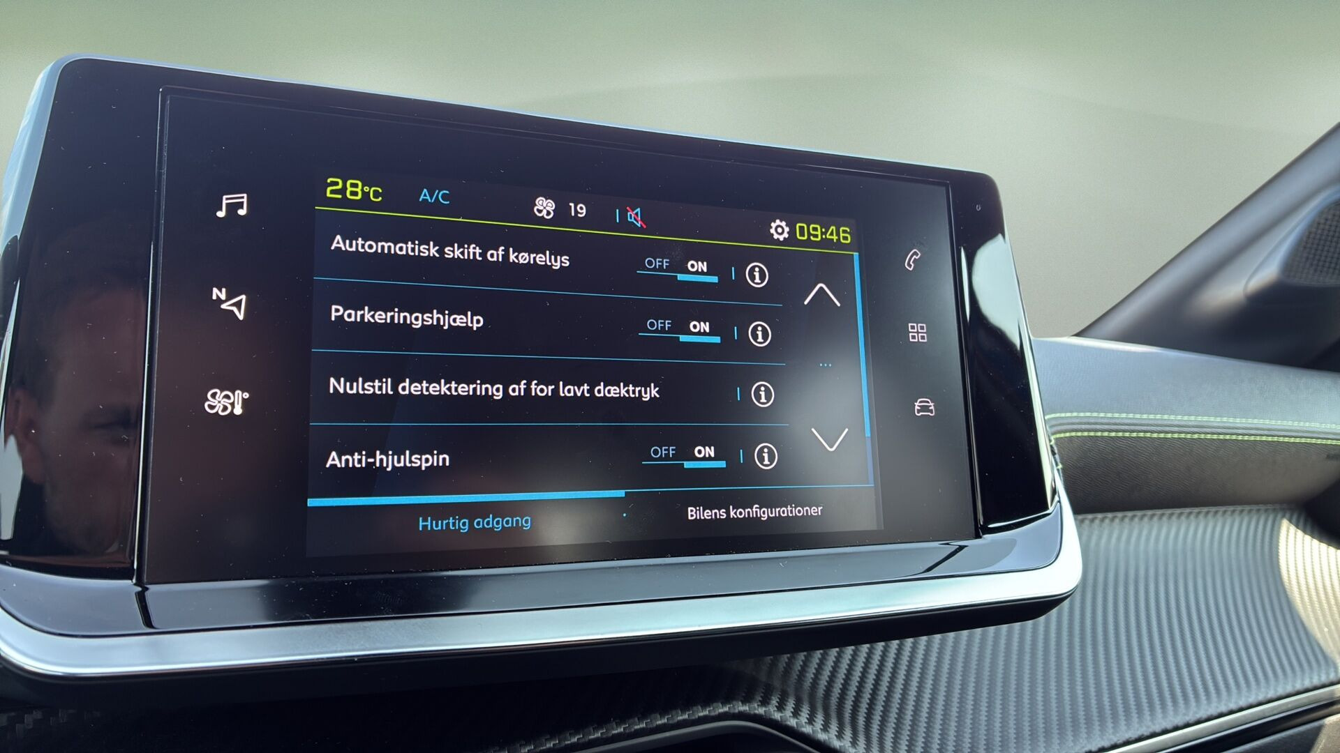 Blå Peugeot e-208 fra 2020