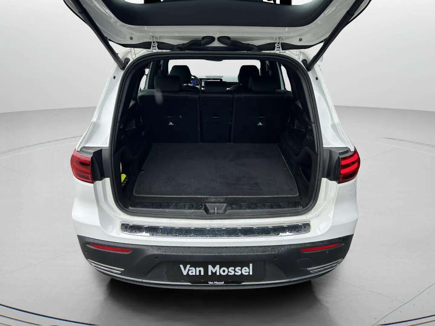 Hvid Mercedes EQB 250+ fra 2025