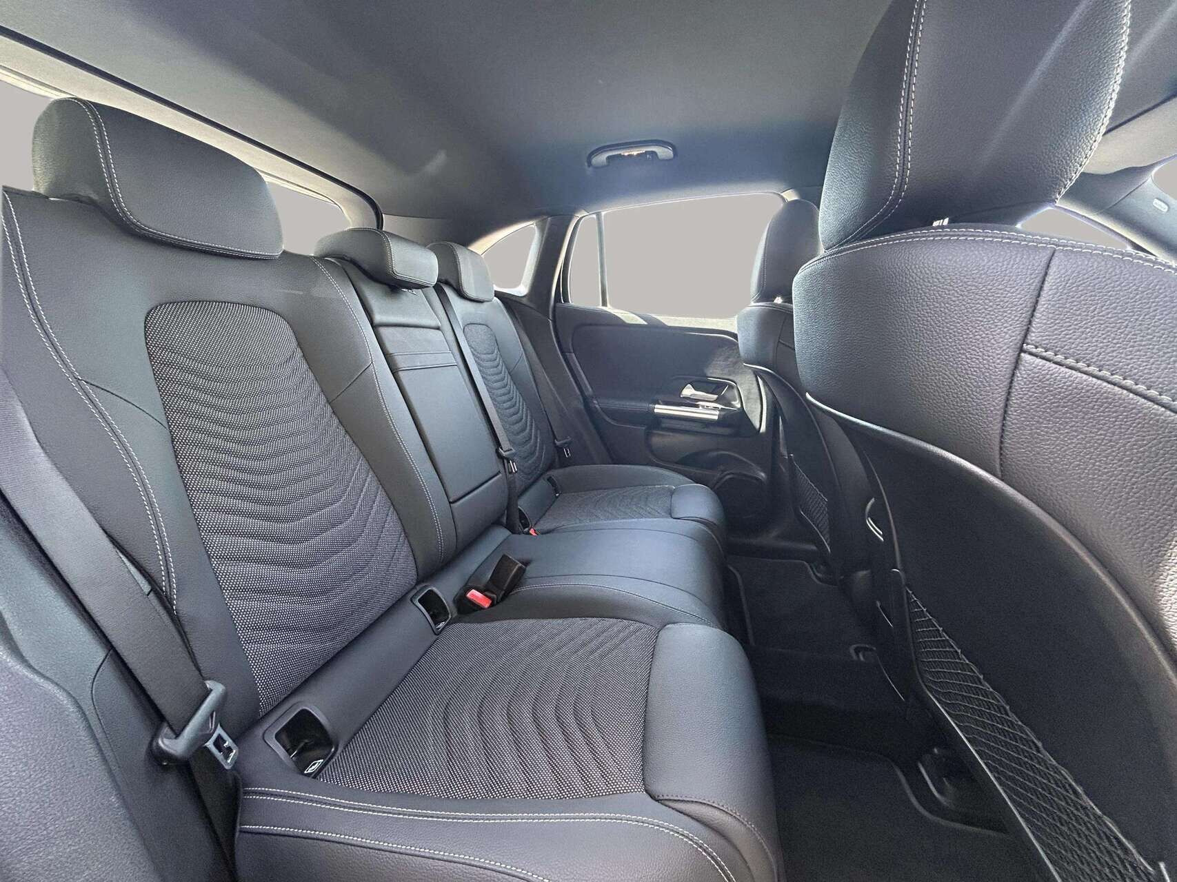 Sort Mercedes EQA 250 fra 2024