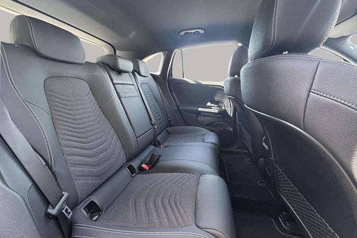 Sort Mercedes EQA 250 fra 2024
