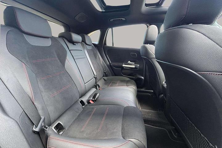 Sort Mercedes EQA250+ fra 2025