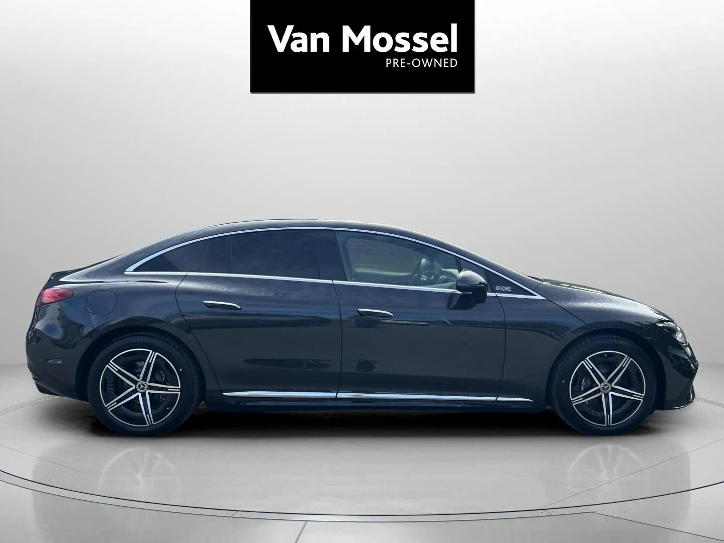 Grå Mercedes EQE 350+ fra 2025