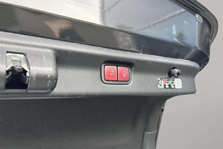 Grå Mercedes EQE 350+ fra 2025
