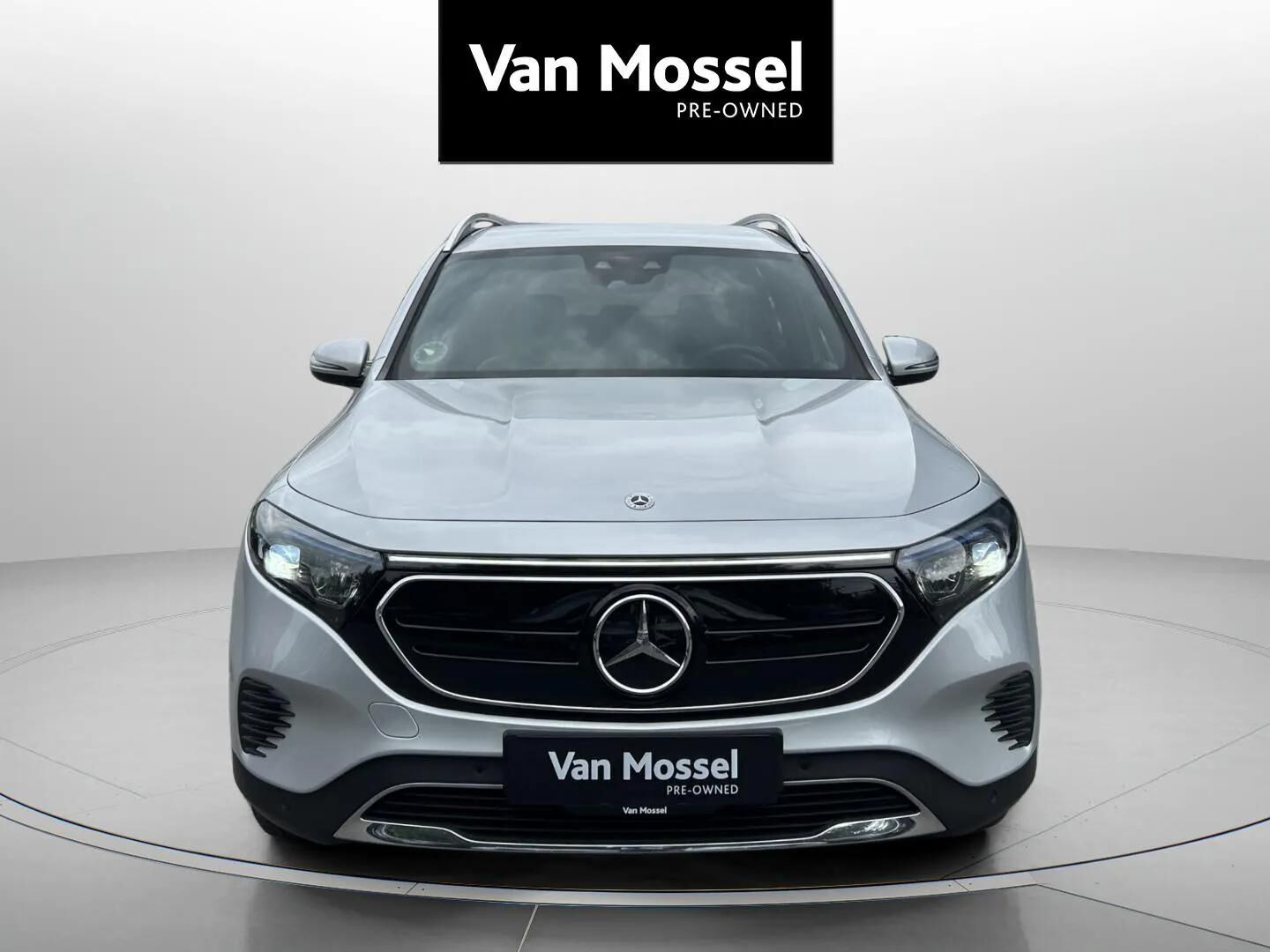 Sølv Mercedes EQB 250 fra 2023