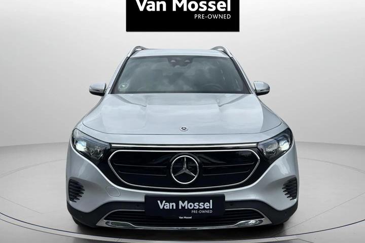 Sølv Mercedes EQB 250 fra 2023
