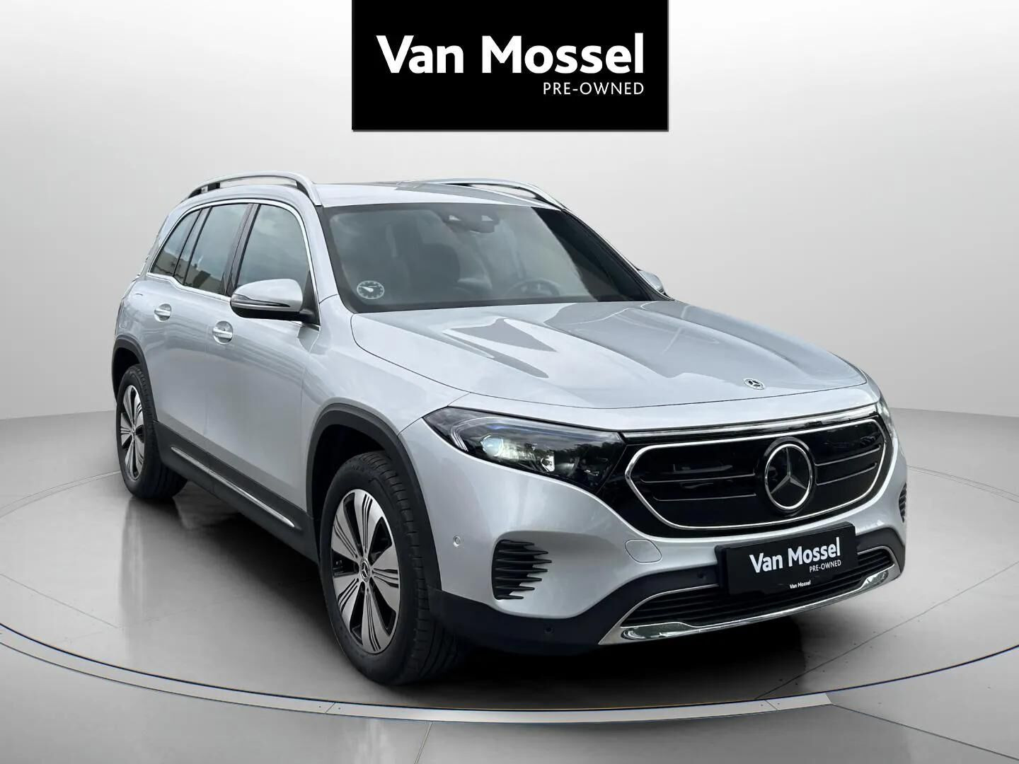 Sølv Mercedes EQB 250 fra 2023