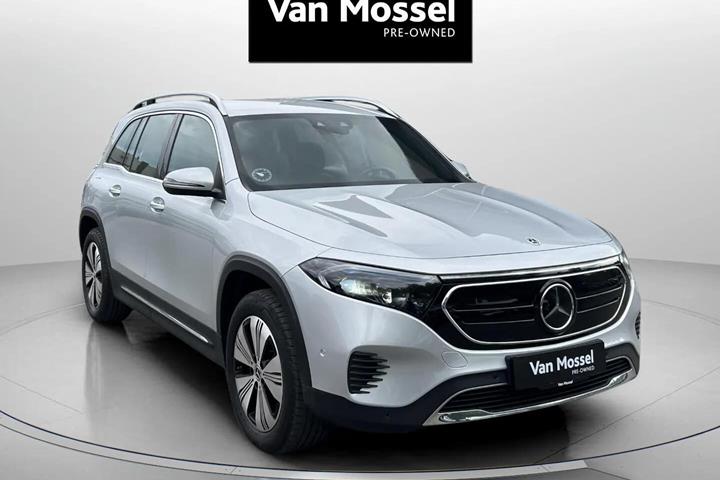 Sølv Mercedes EQB 250 fra 2023