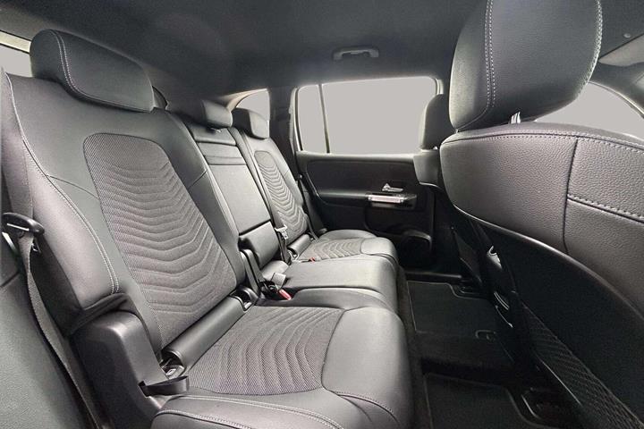 Sølv Mercedes EQB 250 fra 2023