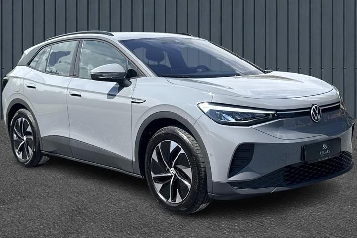 Grå VW ID.4 fra 2023 set udefra