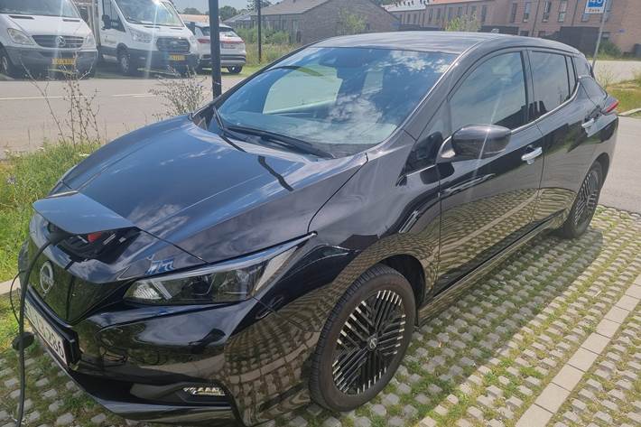 Sort Nissan Leaf fra 2023