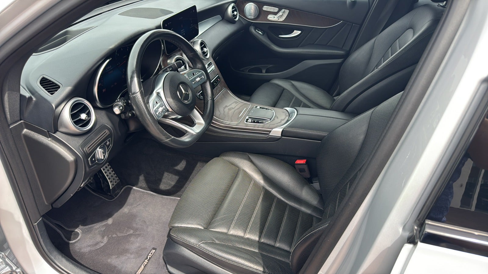 Sølv Mercedes GLC300 d fra 2019