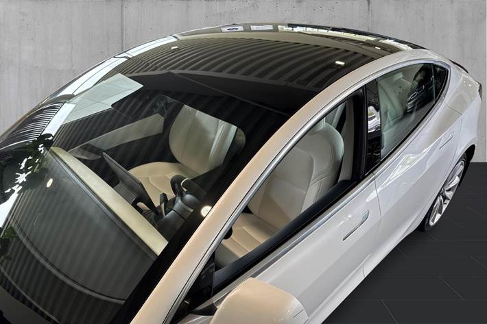 Hvid Tesla Model 3 fra 2020