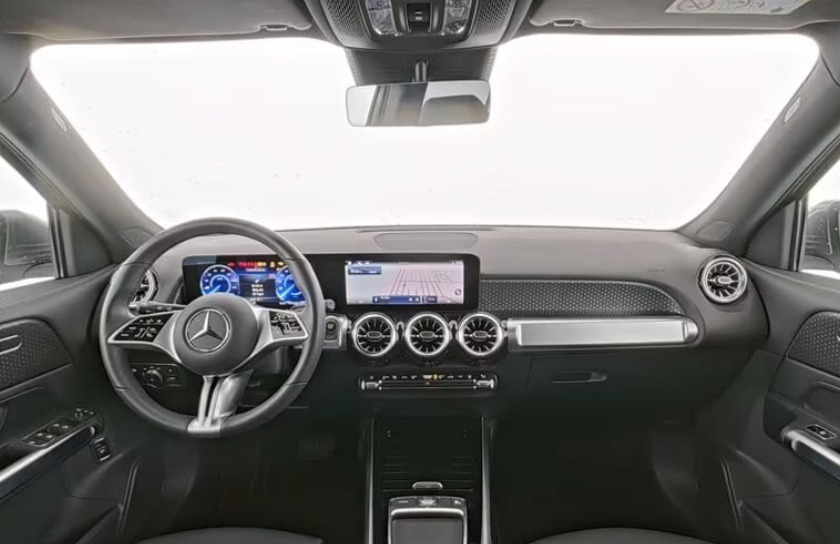 Grå Mercedes EQB250+ fra 2025