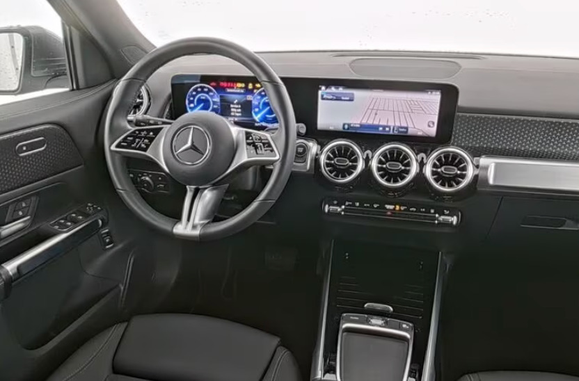 Grå Mercedes EQB250+ fra 2025