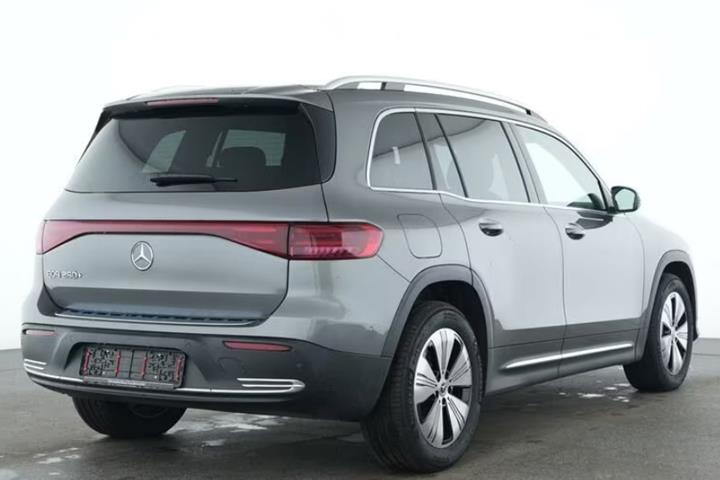 Grå Mercedes EQB250+ fra 2025