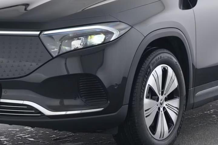 Sort Mercedes EQA250+ fra 2025
