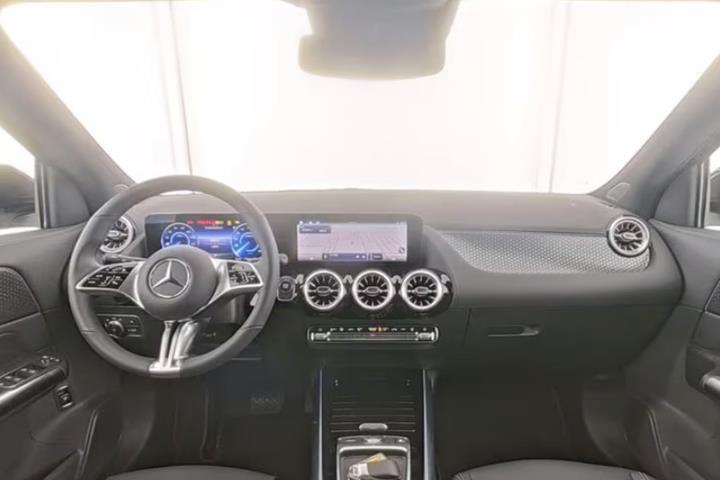 Sort Mercedes EQA250+ fra 2025