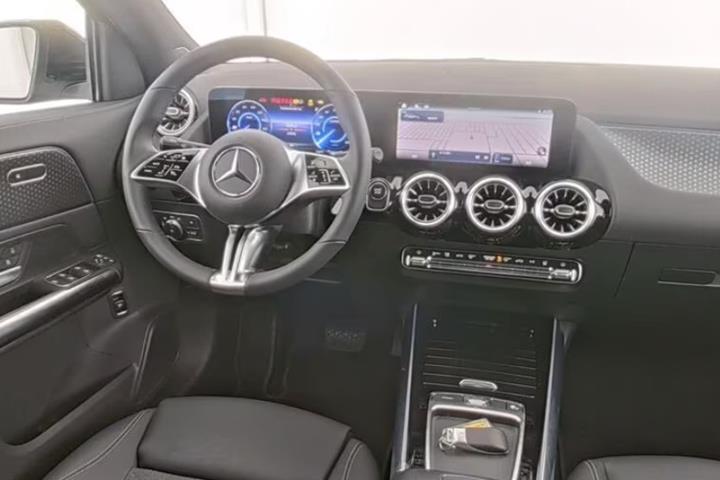 Sort Mercedes EQA250+ fra 2025