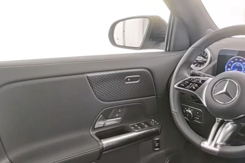 Sort Mercedes EQA250+ fra 2025