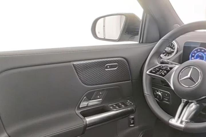 Sort Mercedes EQA250+ fra 2025