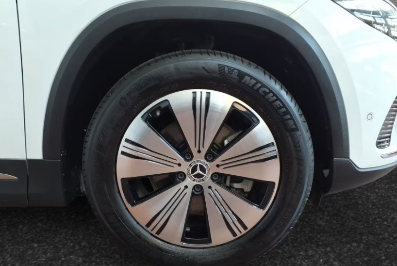 Hvid Mercedes EQA250+ fra 2025