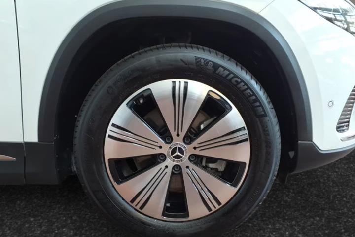 Hvid Mercedes EQA250+ fra 2025
