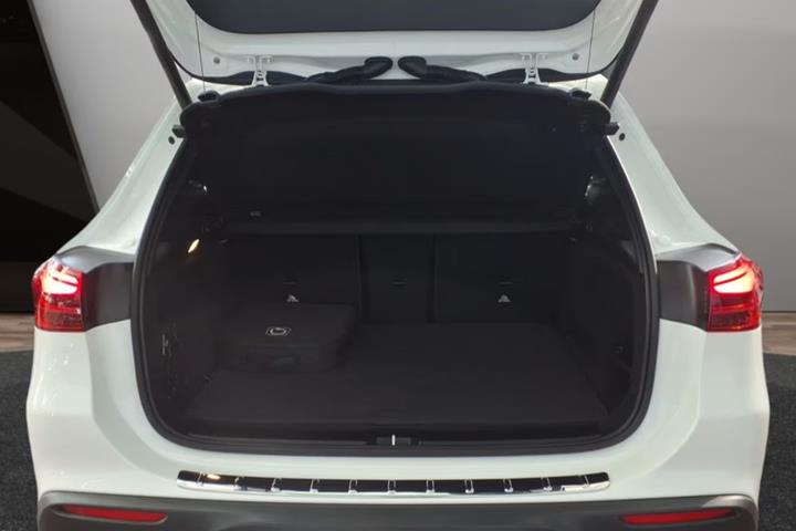 Hvid Mercedes EQA250+ fra 2025