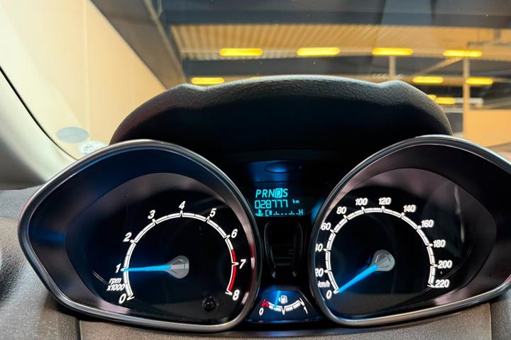 Hvid Ford Fiesta fra 2015