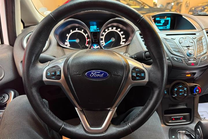 Hvid Ford Fiesta fra 2015