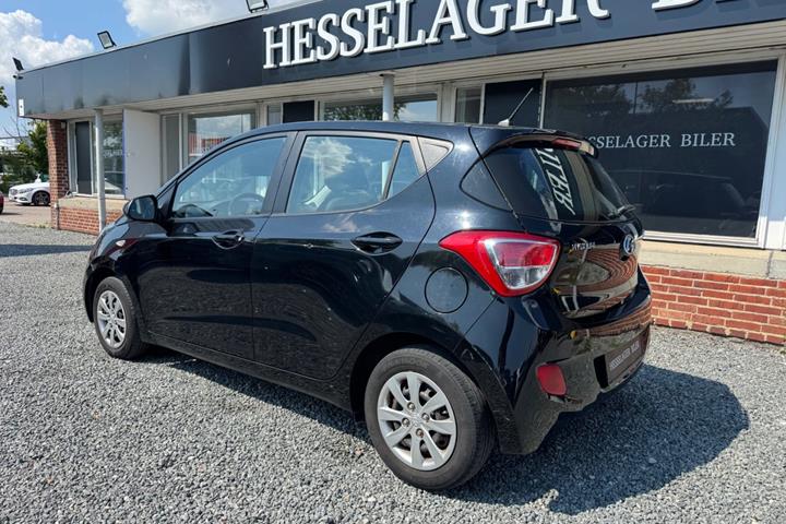 Sort Hyundai i10 fra 2016