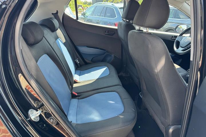 Sort Hyundai i10 fra 2016