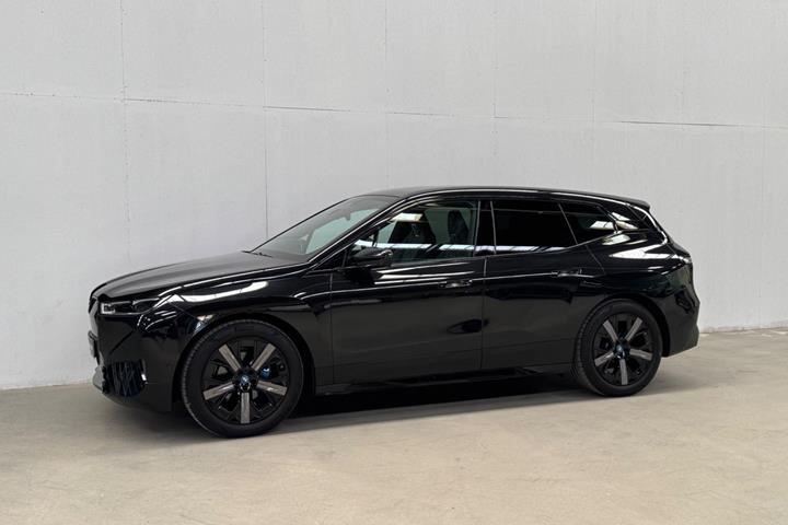Sort BMW iX fra 2023