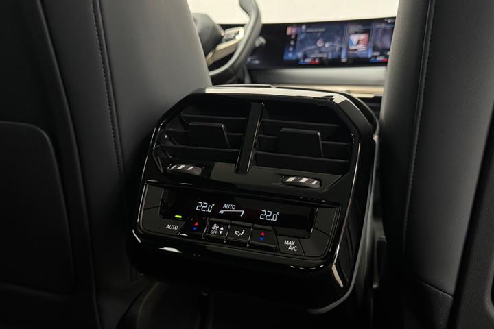 Sort BMW iX fra 2023
