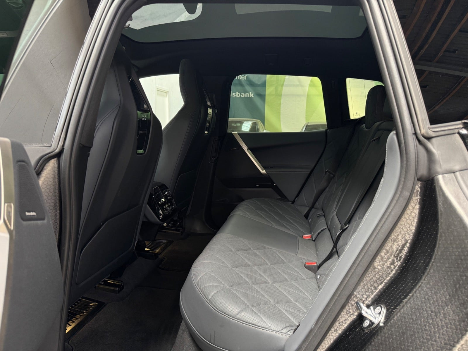 Sort BMW iX fra 2023