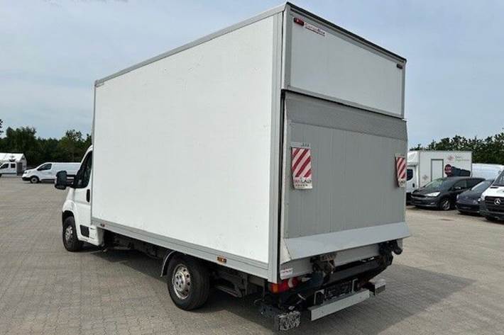 Hvid Peugeot Boxer 335 fra 2019