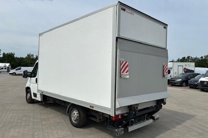Hvid Peugeot Boxer 335 fra 2019