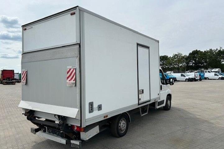 Hvid Peugeot Boxer 335 fra 2019