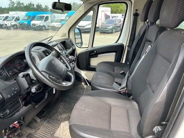 Hvid Peugeot Boxer 335 fra 2019