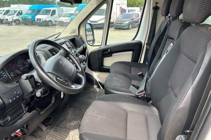 Hvid Peugeot Boxer 335 fra 2019