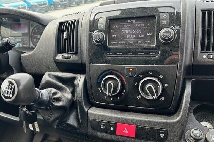 Hvid Peugeot Boxer 335 fra 2019