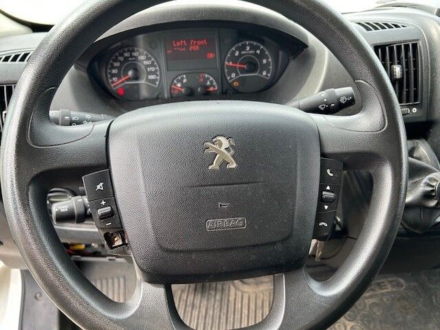Hvid Peugeot Boxer 335 fra 2019