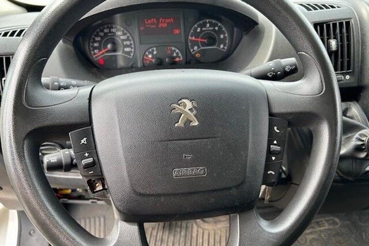 Hvid Peugeot Boxer 335 fra 2019